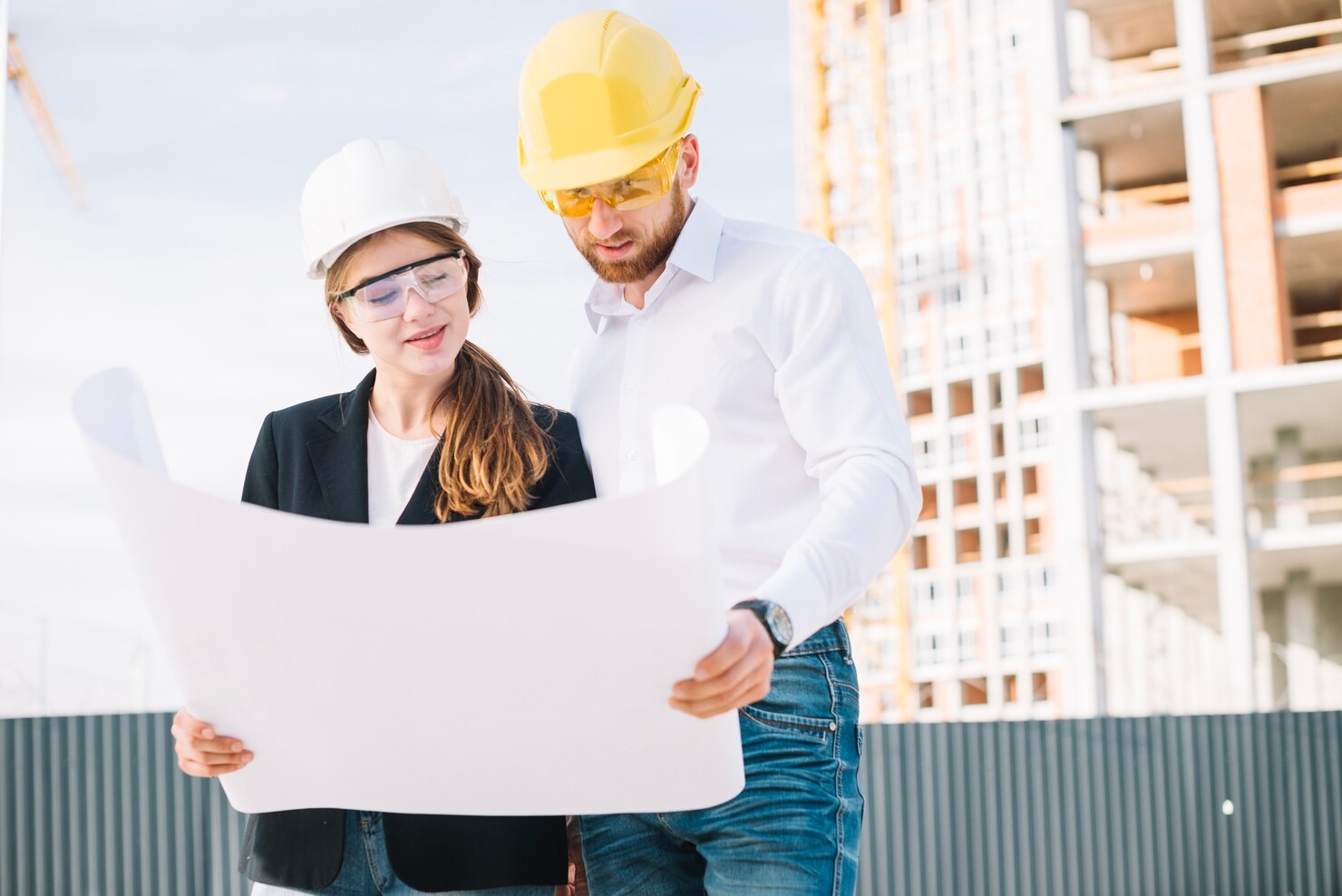 constructores mirando borradores 23 2147710742